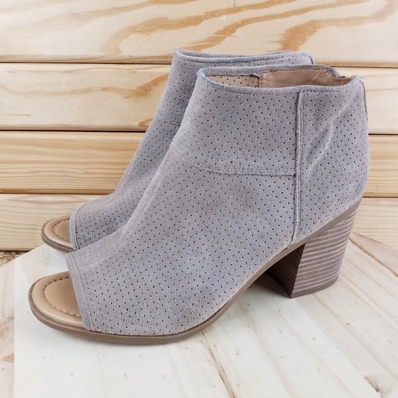 Franco Sarto GOLDIE 10M Leather Peep Toe Ankle Booties Boots Perforated Back Zip - Picture 1 of 10